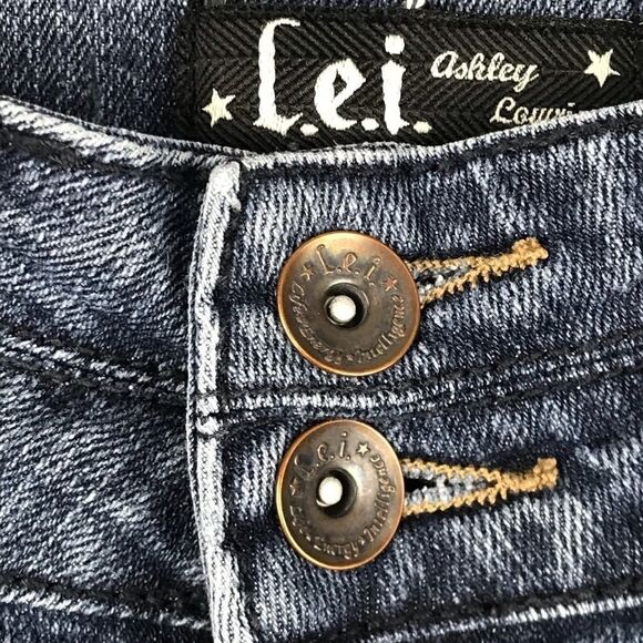 l.e.i Juniors Ashley Low-rise Regular Capri Jeans - Picture 7 of 8